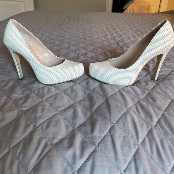 BCBG Creamy White and Gold Parade Platform Pumps!! 👠 - Picture 5 of 15